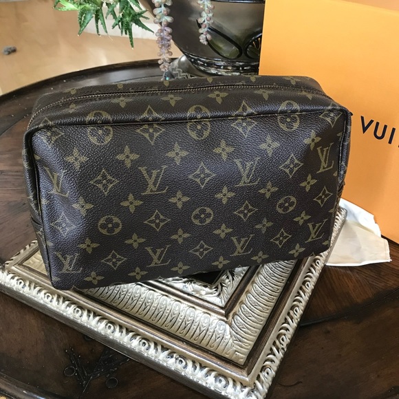 Gorgeous Louis Vuitton Unisex Trousse 28 Toiletries Bag Cosmetic Case - Picture 5 of 15